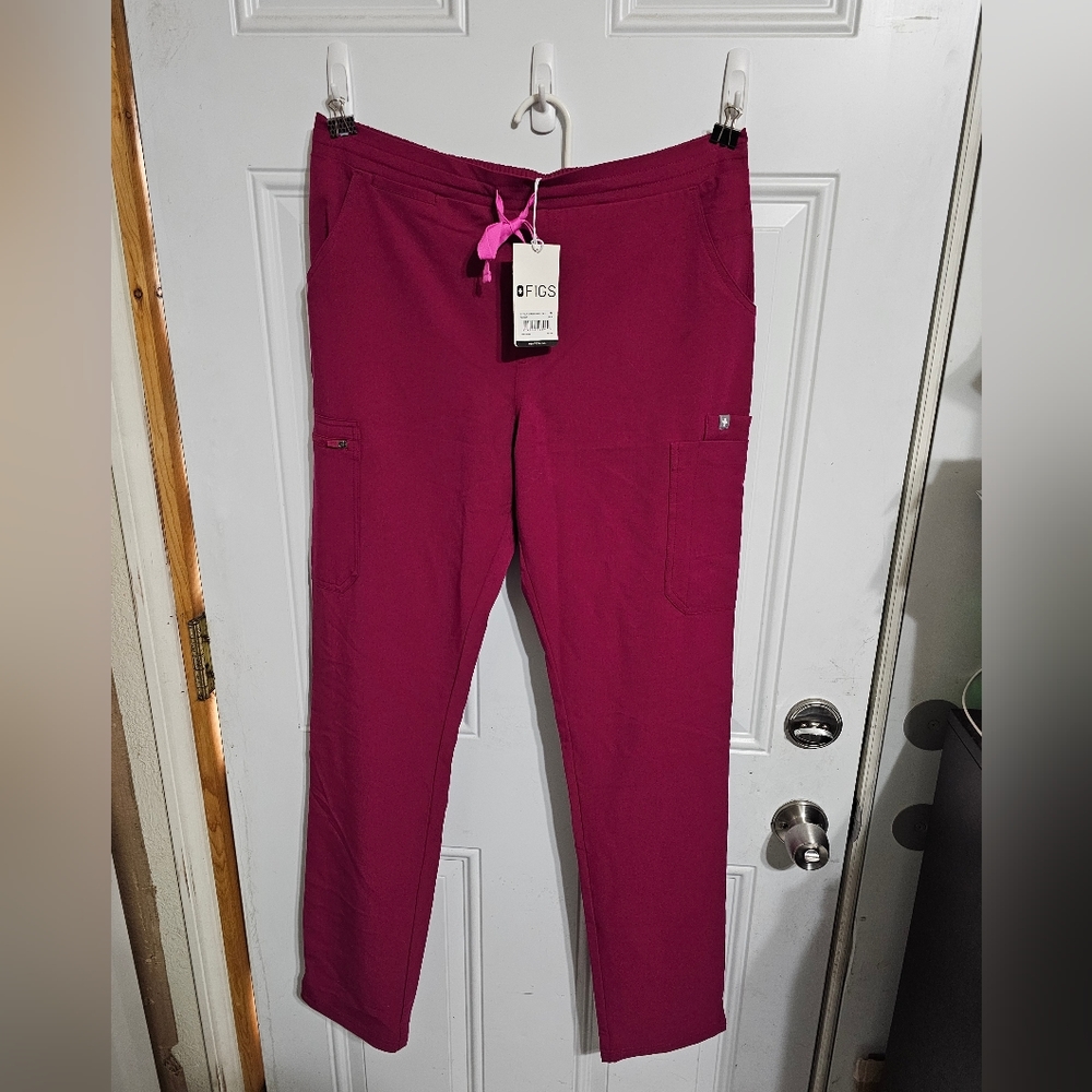 Figs, medium, magenta scrub pants